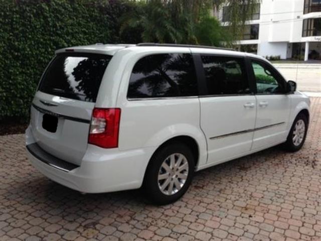 $6900 : 2015 CHRYSLER TOWN & COUNTRY T image 3