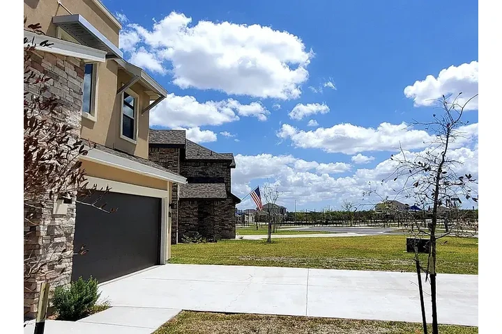 $1530 : HOUSE FOR RENT IN BROWNSVILLE image 3