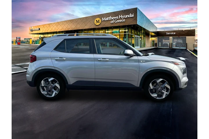 $18413 : Hyundai VENUE 2024 SEL 4dr C image 9