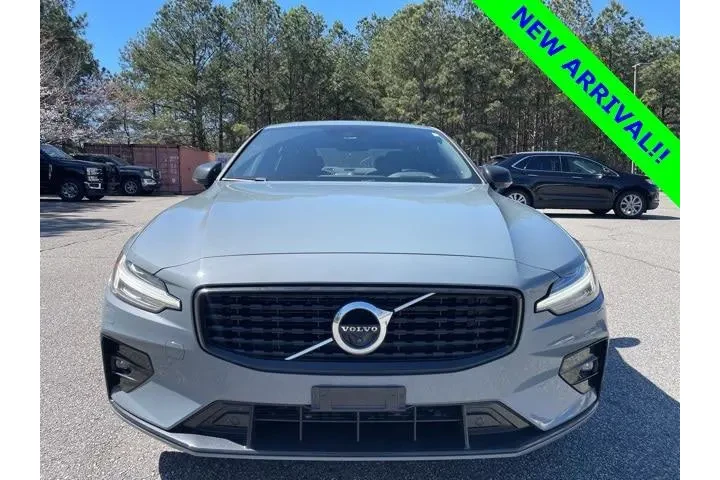 $28089 : Volvo S60 2022 AWD B5 R-Desi image 9