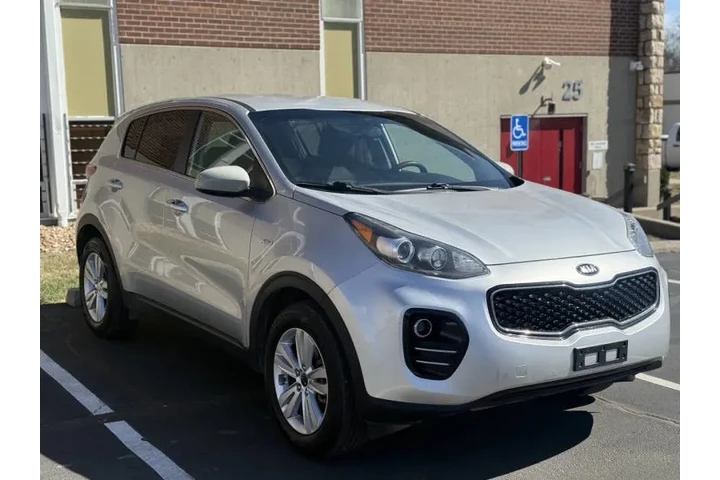 $7999 : 2018 Sportage LX image 1