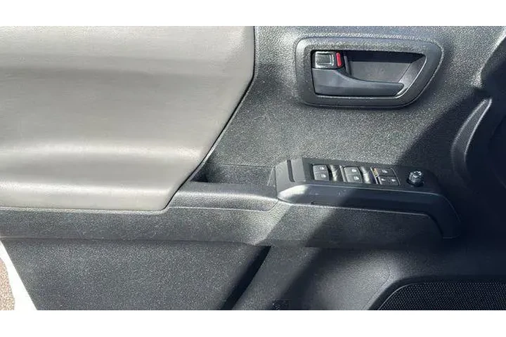 $29358 : Toyota Tacoma 2022 4x2 SR 4d image 6