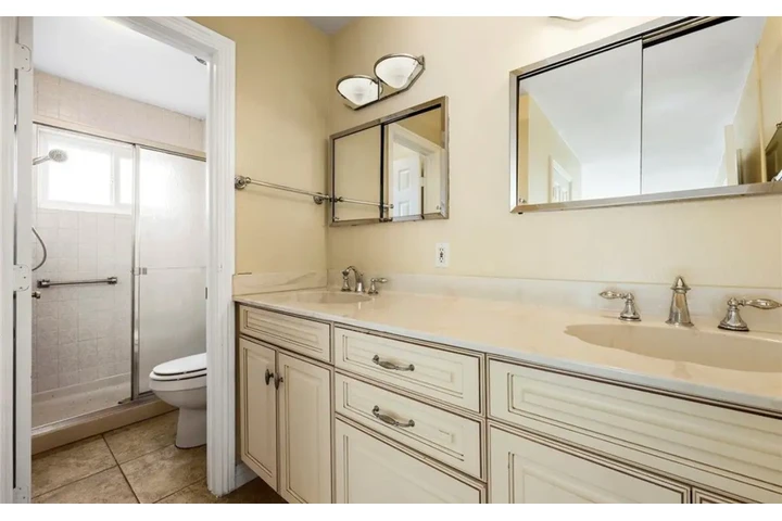 $2450 : 3 bedroom house in Lynwood image 9