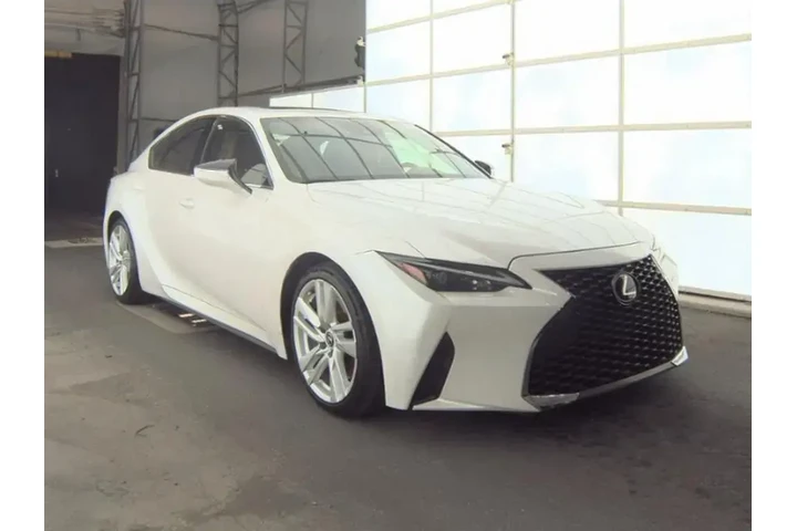 $28490 : Lexus IS 300 2023 4dr Sedan image 4
