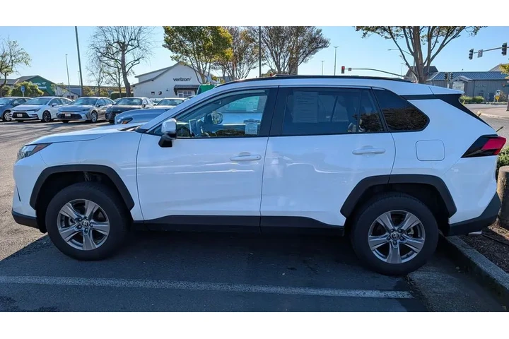 $32990 : 2024 RAV4 XLE image 2