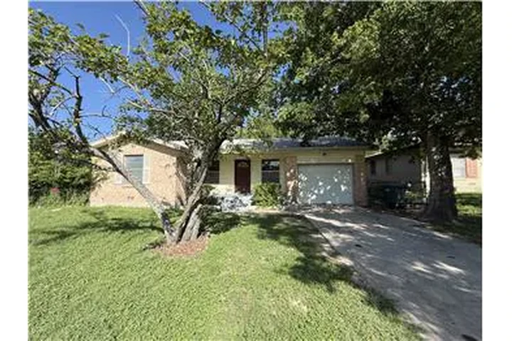 $1295 : Rental property with 3 bedro image 1