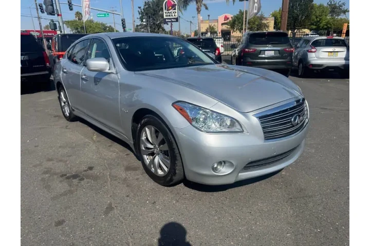 $10998 : 2012 M35h image 3