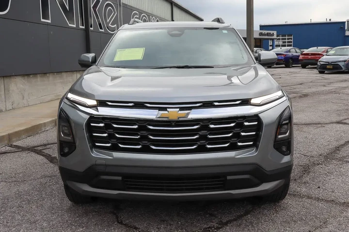 $26087 : 2025 Equinox FWD 4dr LT w/1LT image 2