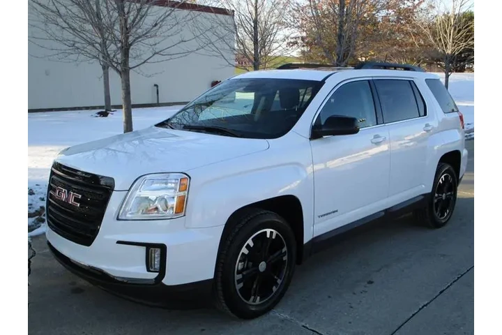 $15997 : 2017 GMC Terrain SLE-2 image 1