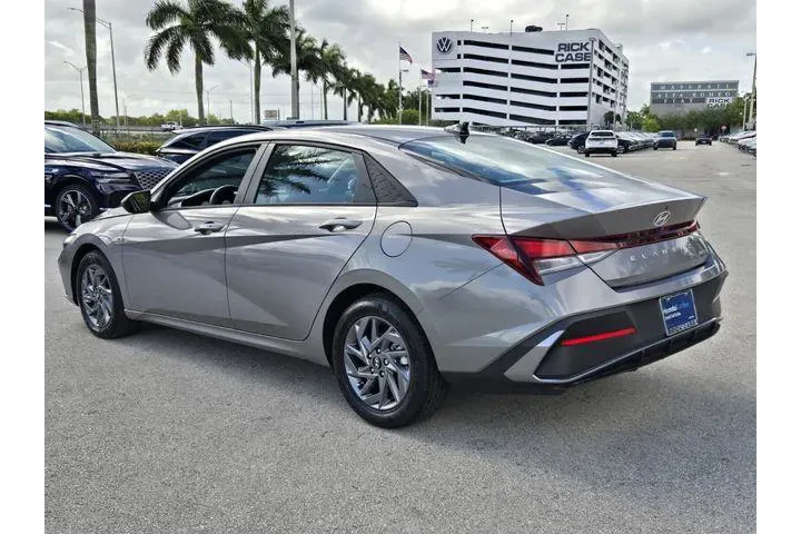 $18975 : Hyundai ELANTRA 2024 SEL 4dr image 7