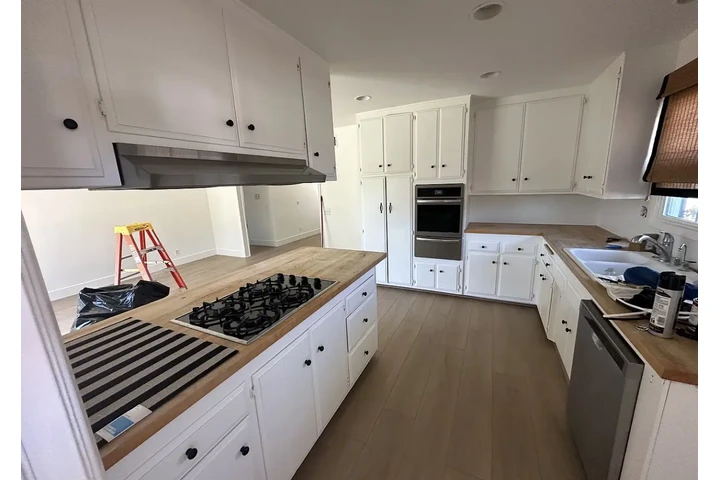 $950 : Spacious charming modern home image 3