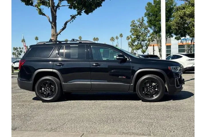 $35990 : GMC Acadia 2023 4x4 AT4 4dr image 2