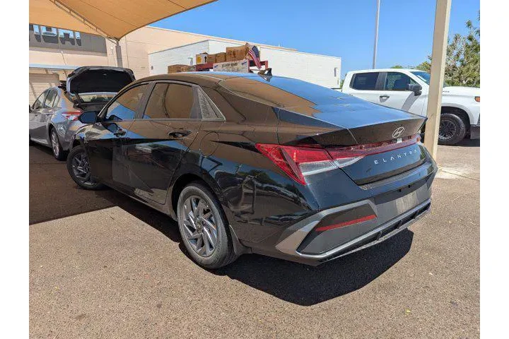 $20451 : Hyundai ELANTRA 2024 SEL 4dr image 5