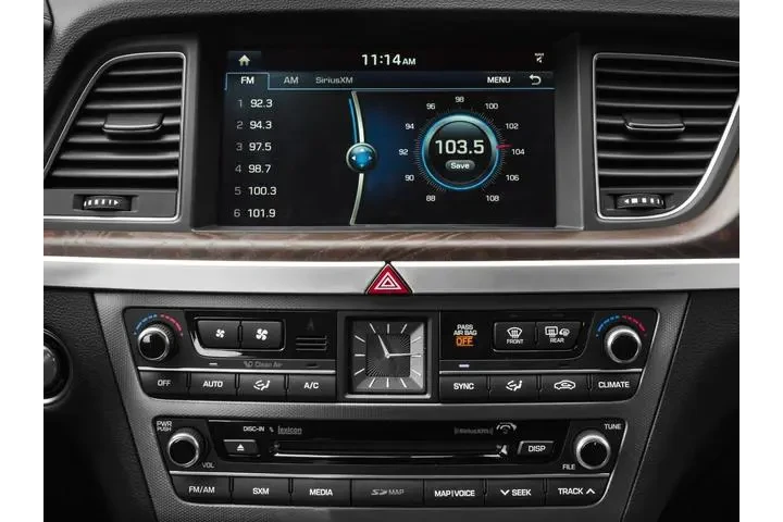 $11240 : Hyundai Genesis 2016 3.8L 4d image 9