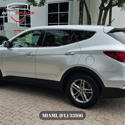 $12900 : Hyundai Santa Fe Sport 2018 image 5