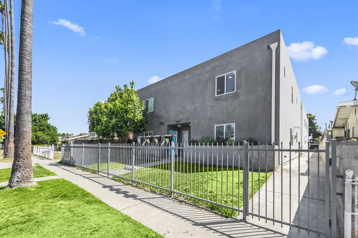 $4400 : 5 bedroom, 3 bath, 1 year new image 2