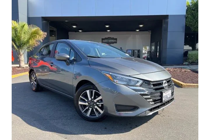 $17981 : Nissan Versa 2025 SV 4dr Sed image 1