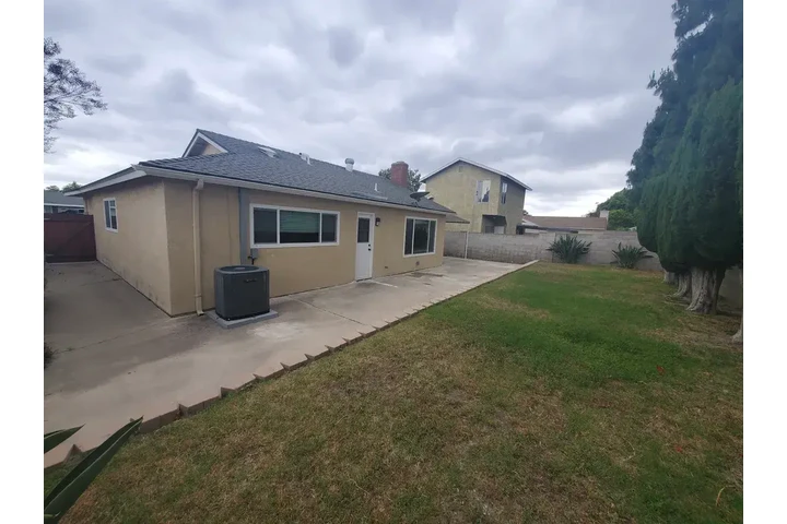 $1500 : Anaheim - Available Now image 9