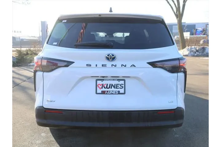 $38877 : Toyota Sienna 2025 LE 8-Pass image 7