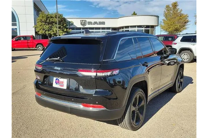 $30950 : Jeep Grand Cherokee 2023 4x4 image 4
