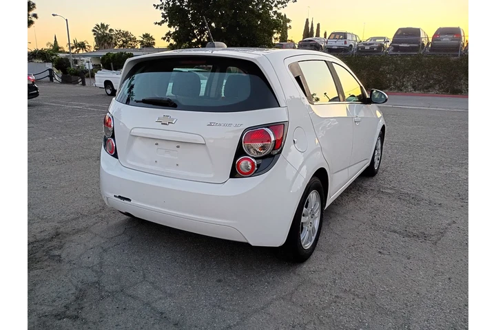 $4600 : 2016 chevrolet sonic LT image 3