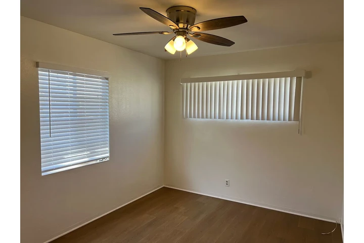 $900 : Belmont Heights bungalow! image 6