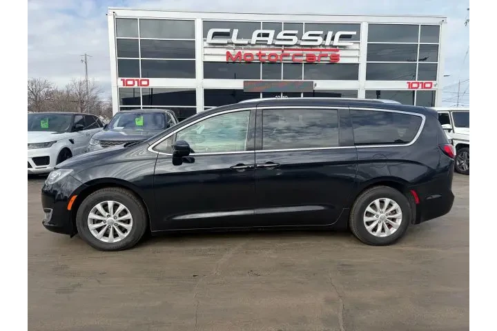 $19995 : 2019 PACIFICA image 7