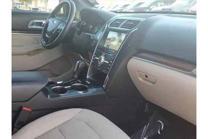 $18725 : Ford Explorer 2018 Limited 4 image 10