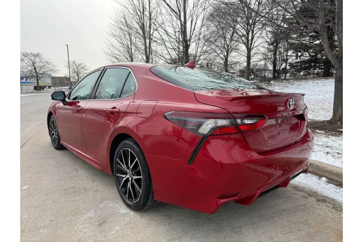 $17997 : 2021 Camry SE image 5