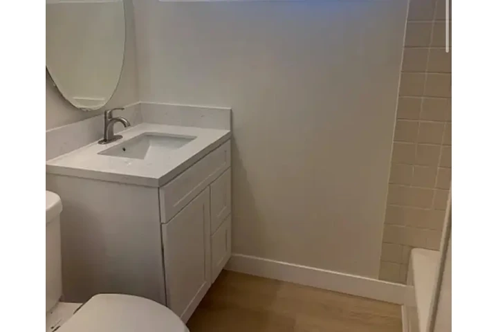 $1650 : Great location and near 91 fre image 1