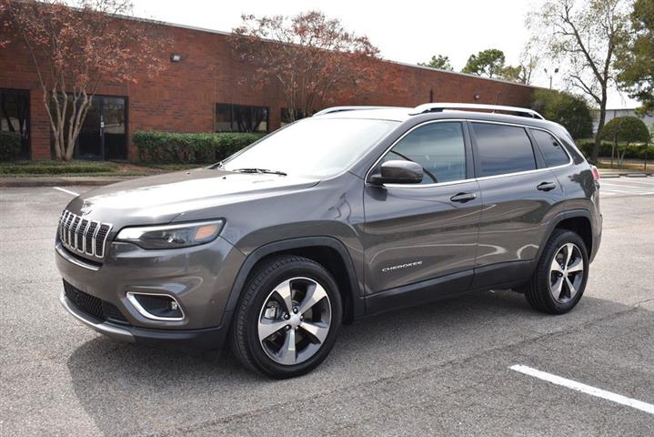 2019 Cherokee Limited image 1