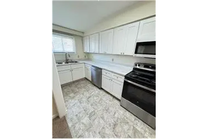 $1700 : Rental property with 2 bedro image 5