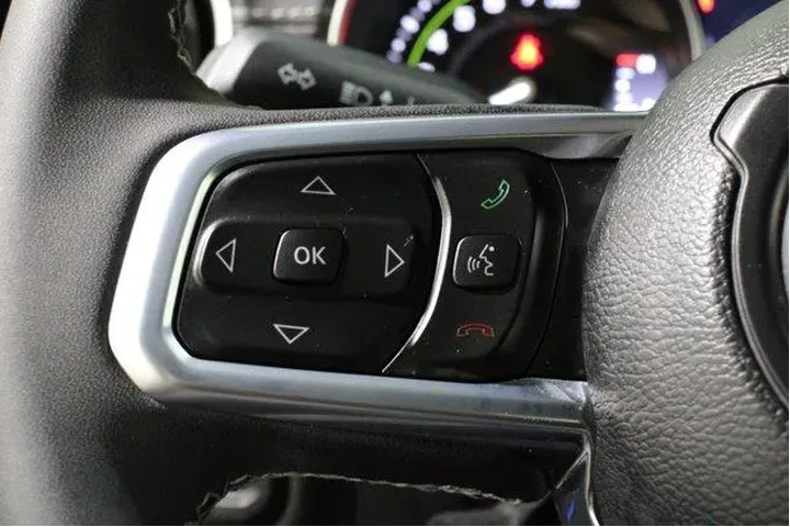 $32998 : Jeep Wrangler 2023 4x4 Sahar image 9