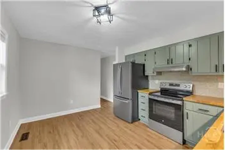 $1950 : Rental property with 3 bedro image 8