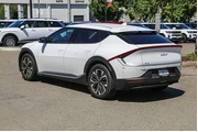 $25992 : Kia EV6 2024 Light 4dr Cross thumbnail