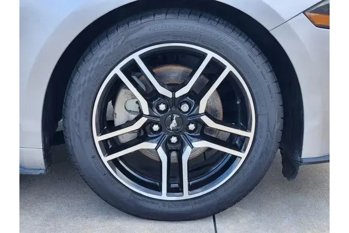 $15926 : Ford Mustang 2020 EcoBoost 2 image 10