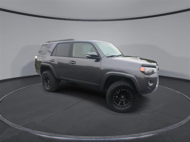 $42300 : PRE-OWNED 2022 TOYOTA 4RUNNER image 2