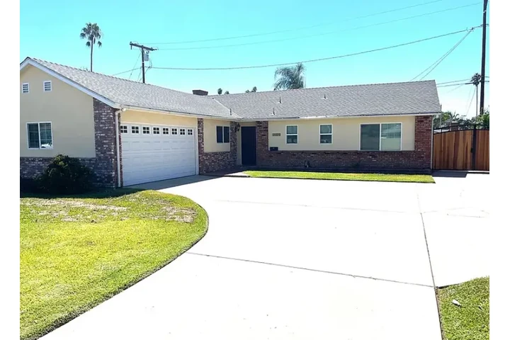 $2495 : Freshly remodeled family home‼ image 1