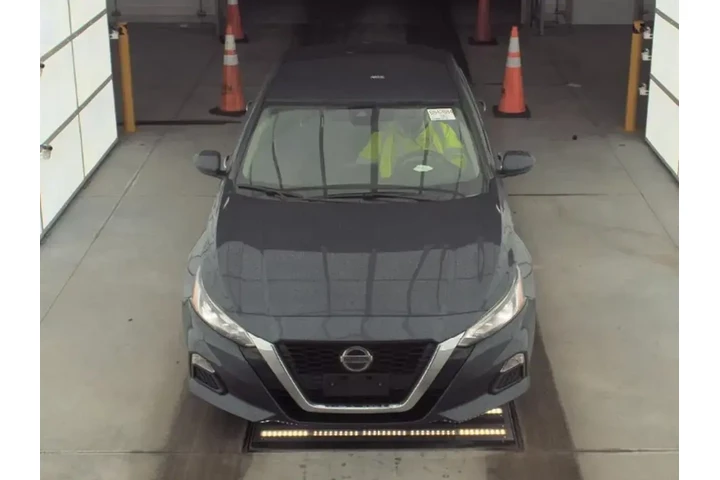 $15999 : Nissan Altima 2022 2.5 SV 4d image 2