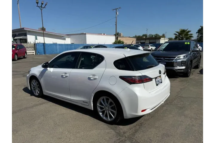 $9995 : 2013 CT 200h image 5