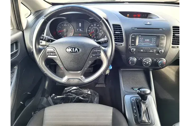 $9988 : Kia Forte5 2016 LX 4dr Hatch image 9