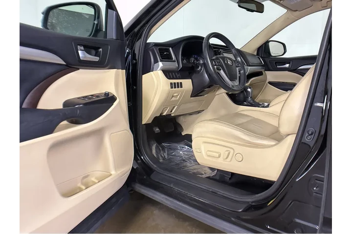 $16997 : 2015 Highlander XLE image 2