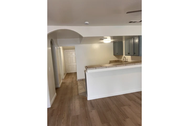 $1550 : CASA EN RENTA image 2