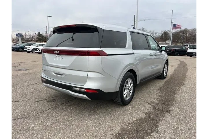 $28814 : Kia Carnival 2022 LX 4dr Min image 4