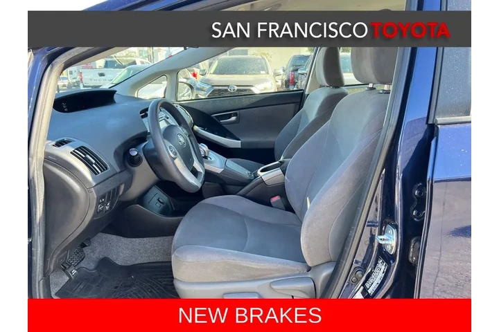 $11788 : 2014 Prius Two image 10