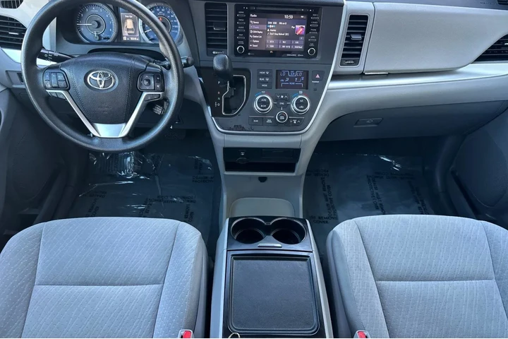 $25000 : Toyota Sienna 2020 LE 7-Pass image 6