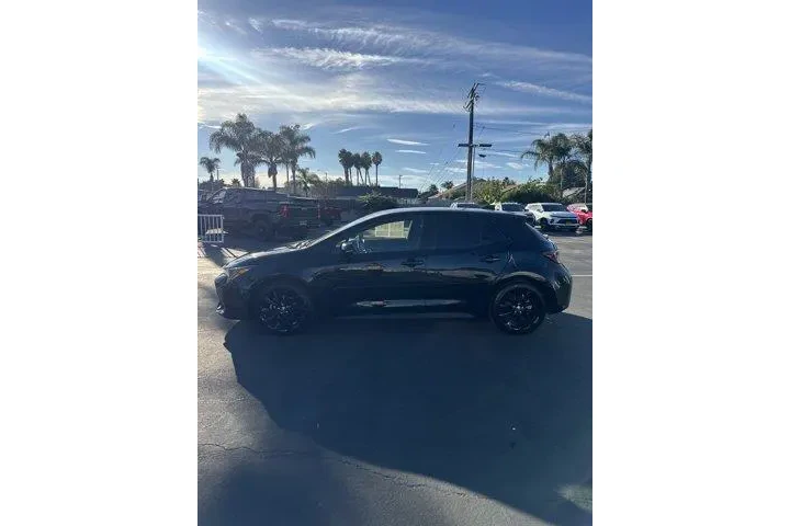 $17998 : Toyota Corolla Hatchback 202 image 6