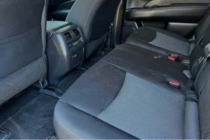 $14881 : Nissan Pathfinder 2020 4x4 S image 10