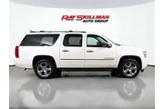 $15975 : Chevrolet Suburban 2013 4x4 thumbnail