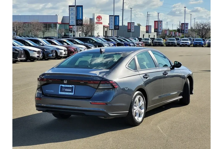 $25888 : Honda Accord 2025 LX 4dr Sed image 5